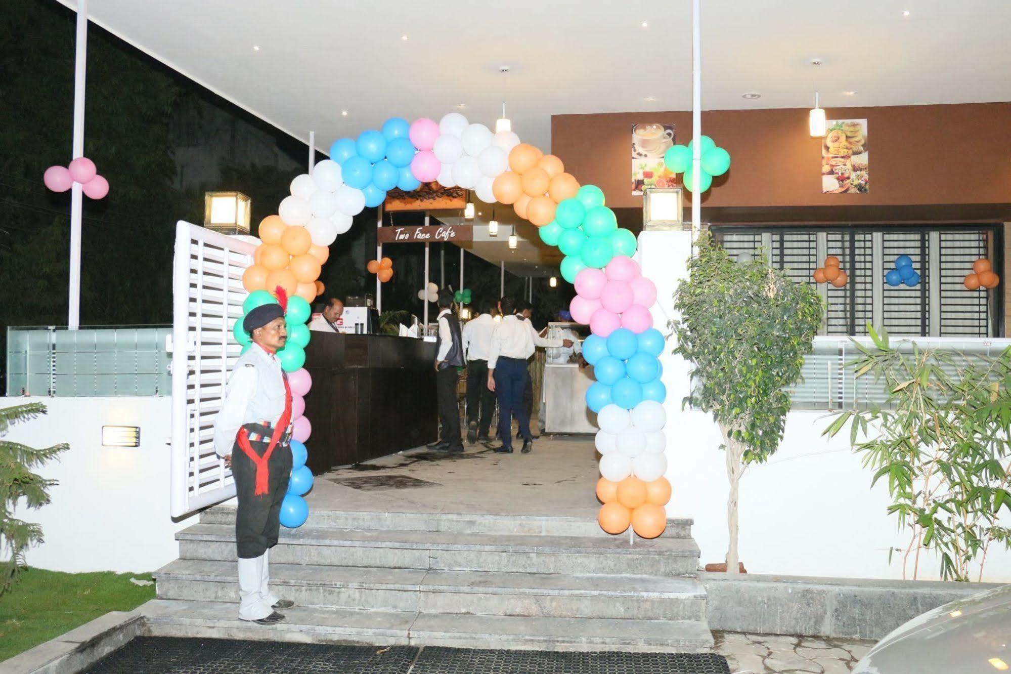 โรงแรมวิชัย เรซิเดนซ์ ออรังกาบัด ภายนอก รูปภาพ